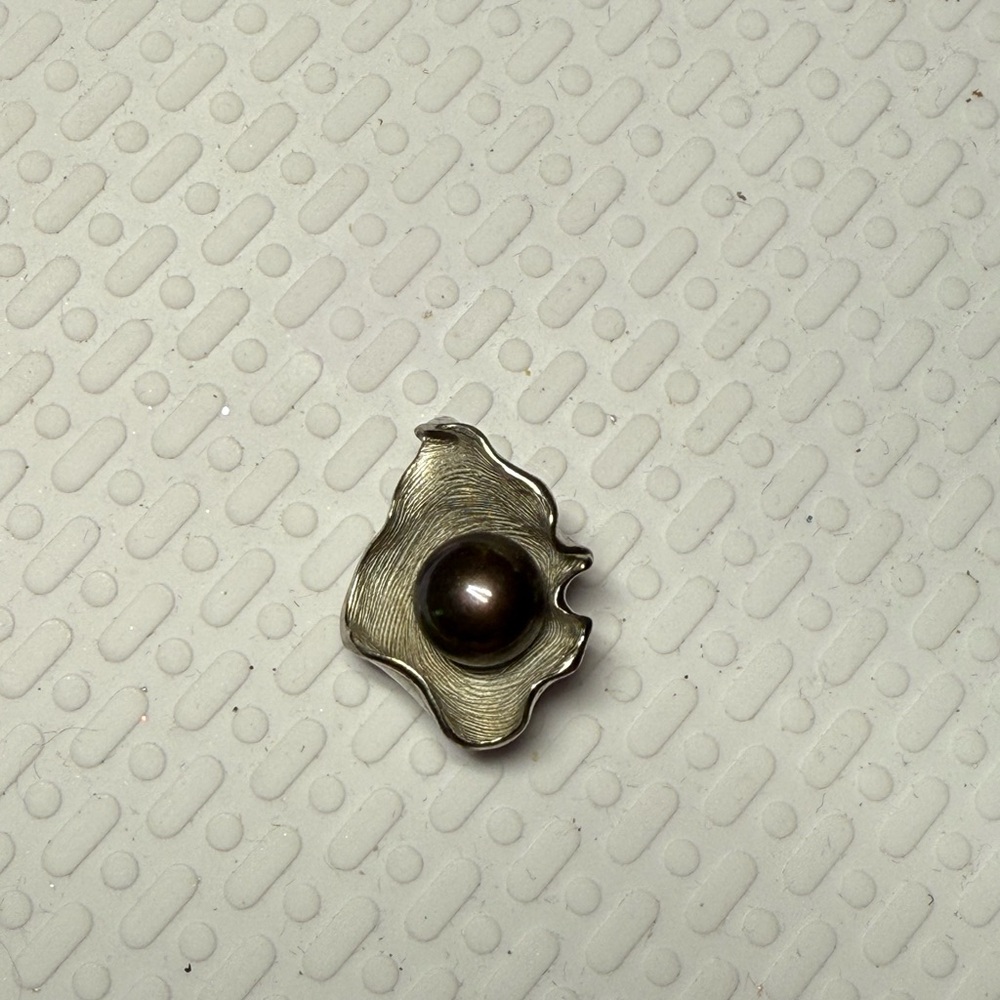 64.)Unique Silver and Black Pendant 925